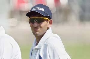 http://sports.ndtv.com/cricket/news/item/185425-agarkar-picked-to-lead-mumbai-in-one-day-tournament